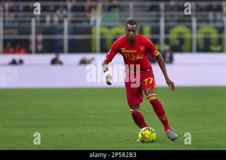 Milan, Italie. 05th mars 2023. Italie, Milan, mars 5 2023: Assan Ceesay (joueur de Lecce) conduit à la zone de pénalité dans la seconde moitié pendant le match de football FC INTER vs LECCE, série A 2022-2023 day25 au stade San Siro (photo de Fabrizio Andrea Bertani/Pacific Press) crédit: Pacific Press Media production Corp./Alay Live News Banque D'Images