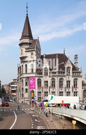 Liège, Belgique - 27 août 2017 : le Grand poste de Liège est un bâtiment public construit entre 1896 et 1901, rue de la Régence, en centre-ville. Banque D'Images