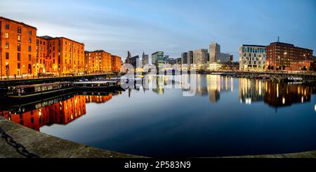 Reflet des monuments de Liverpool au Royaume-Uni Banque D'Images