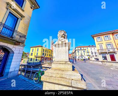 MONZA, ITALIE - 11 AVRIL 2022 : la sculpture sur le lion du pont Ponte dei Leoni, sur 11 avril à Monza, Italie Banque D'Images