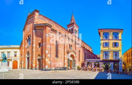 MONZA, ITALIE - 11 AVRIL 2022 : Panorama de l'église de la Chiesa di San Pietro Martyre, sur 11 avril à Monza, Italie Banque D'Images