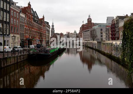 Canal unique et Bloemenmarkt (marché aux fleurs), Amsterdam, pays-Bas Banque D'Images