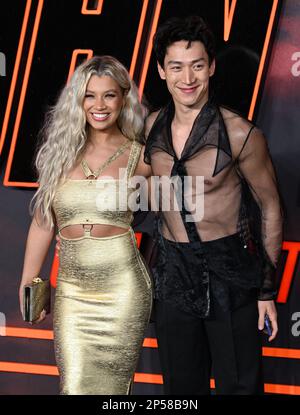 6 mars 2023, Londres, Royaume-Uni. Molly Rainford et Carlos Gu arrivent à la première de John Wick Chapter 4 UK, Cineworld Leicester Square, Londres. Crédit : Doug Peters/EMPICS/Alamy Live News Banque D'Images