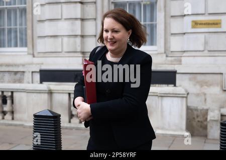 Londres, Royaume-Uni. 06th mars 2023. Le procureur général Victoria Pentis est vu à l'extérieur du bureau du Cabinet à Londres. Crédit : SOPA Images Limited/Alamy Live News Banque D'Images