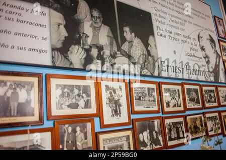 Détail du mur, Ernest hemingway manger au restaurant. Dans le restaurant la Pepica, 6 Passeig Neptú, Malvarrosa Beach.Valencia, Espagne. Banque D'Images