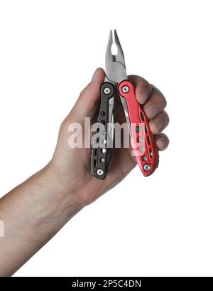 Homme tenant multitool sur fond blanc, gros plan Banque D'Images