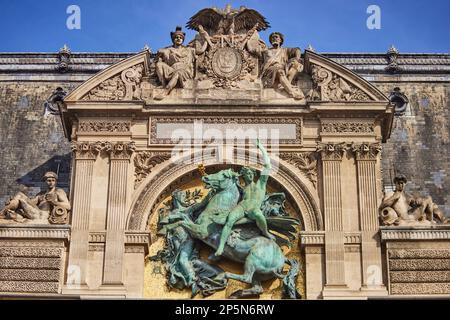 Monument de Paris, bâtiments du Musée du Louvre Banque D'Images