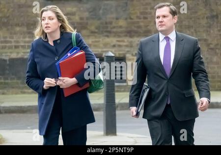 Penny Mordaunt, député (Lord President of the Council, leader of the House of Commons), et Robert Jenrick, député fédéral (Immigration Minister), à Downing Street After Banque D'Images