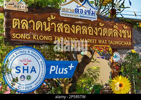 Panneau d'information au marché flottant Song Klong, Bangkok, Thaïlande Banque D'Images