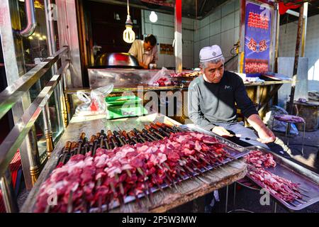 Kebab stalles à Urumqi, Xinjiang, Chine Banque D'Images