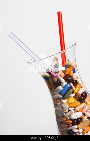pill's cocktails avec deux pailles à boire Banque D'Images