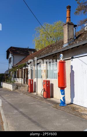 Ancienne station-service, Marnay, haute-Saône, France Banque D'Images