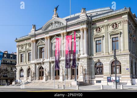 GENÈVE, SUISSE - 04 MARS 2023 : Opéra de Genève (Grand Théâtre de Genève) pendant une journée ensoleillée avec un ciel bleu à l'hiver 2023 Banque D'Images