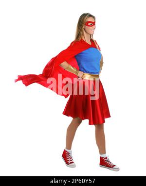 Femme confiante portant un costume de super-héros sur fond blanc Banque D'Images