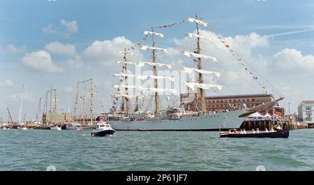 ARA Libertad, voilier à grande capacité dans le port de Portsmouth pour le Festival international de la mer - Portsmouth août 1998 Banque D'Images