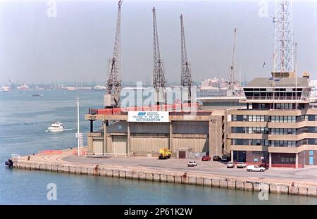 Entrée au port de Southampton, Southampton Docks, Southampton, Hampshire, Angleterre, ROYAUME-UNI Banque D'Images
