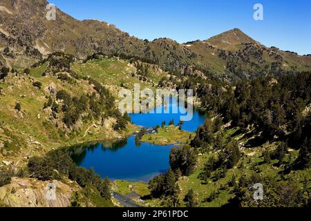 Lacs Redon et long, cirque de Colomèrs, Vallée d'Aran, Aigüestortes et Parc National Estany de Sant Maurici, Pyrénées, province de Lleida, Catalogne, Espagne. Banque D'Images