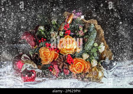 Un joli Noël et un bouquet du nouvel an sous la meilleure tempête de neige Banque D'Images