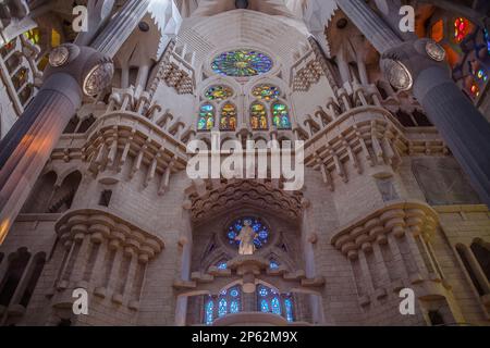 Intérieur de la basilique Sagrada Familia,transept, Barcelone, Catalogne, Espagne Banque D'Images