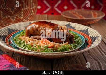 Cuisine arabe; pigeon traditionnel égyptien farci ou plat 'Hamam Mahshi', cuisine égyptienne. Banque D'Images