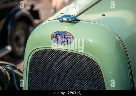 Bouchon de radiateur et emblème vintage de la Fiat Banque D'Images