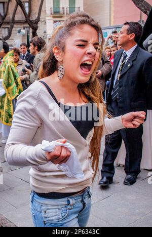 Fille chantant la Saeta à la vierge, procession, sisterhood de JesÃƒÂºs del Gran Poder y virgen de la Macarena, Vendredi Saint, semaine de Pâques, Plaza de San A. Banque D'Images