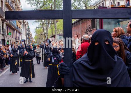 Pénitents à capuchon en procession, sisterhood of JesÃƒÂºs del Gran Poder y virgen de la Macarena, Vendredi Saint, semaine de Pâques, la Rambla, Barcelone, Catalogne Banque D'Images