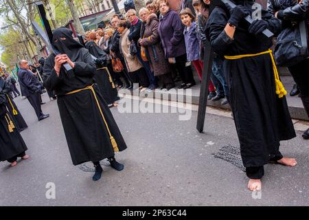 Pénitents à capuchon en procession, sisterhood of JesÃƒÂºs del Gran Poder y virgen de la Macarena, Vendredi Saint, semaine de Pâques, la Rambla, Barcelone, Catalogne Banque D'Images