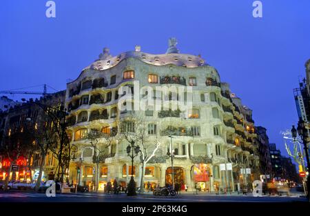 Barcelone : la Casa Milà (alias 'La Pedrera', 1906-1912) par Gaudí. Banque D'Images
