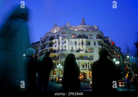 Barcelone : la Casa Milà (alias 'La Pedrera', 1906-1912) par Gaudí. Banque D'Images