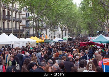 La Rambla,Sant Jordi (23 avril), Barcelone, Catalogne, Espagne Banque D'Images