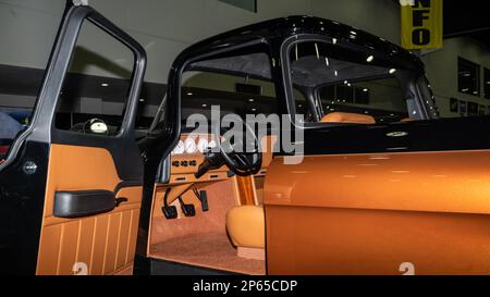 DETROIT, MI/États-Unis - 24 février 2023 : interprétation du pick-up Cameo 1958 de Chevrolet, finaliste « Great 8 » et candidat au trophée de la roue libre, à l'AutoRama de Detroit Banque D'Images