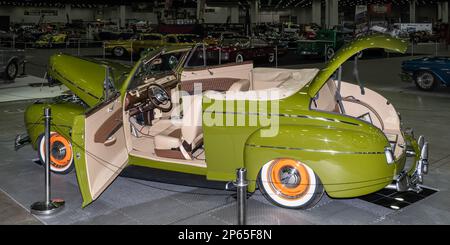 DETROIT, MI/États-Unis - 24 février 2023 : une interprétation Ford Cabriolet 1941, à Detroit AutoRama. Banque D'Images