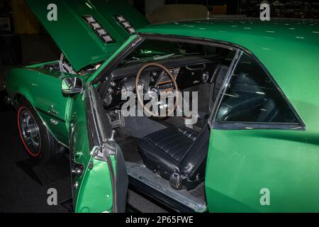 DETROIT, MI/États-Unis - 24 février 2023 : une restauration de la Camaro 1968 de Chevrolet, à Detroit AutoRama. Banque D'Images