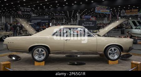 DETROIT, MI/États-Unis - 24 février 2023 : une restauration du GTO 1967 de Pontiac, à Detroit AutoRama. Banque D'Images