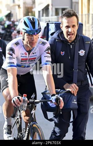 Dutch Fabio Jakobsen de Soudal Quick-Step photographié après avoir remporté la deuxième étape de la course cycliste de Tirreno-Adriatico, de Camaiore à Follonica, Italie (209 km), mardi 07 mars 2023. BELGA PHOTO DIRK WAEM Banque D'Images