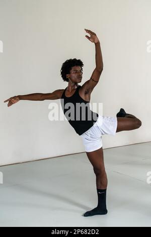 Danseur en classe de répétition de la compagnie mi Compania Ballet Company, la Havane, Cuba, Antilles, L'Amérique centrale Banque D'Images