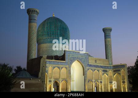 Soirée, complexe de Gur-E-Amir (mausolée), construit en 1403, site du Burial d'Amir Temir, UNESCO, Samarkand, Ouzbékistan, Asie centrale, Asie Banque D'Images