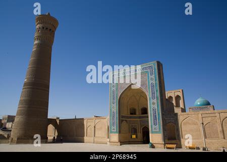 Kalyon Minar (Grand minaret), Mosquée Kalyon en arrière-plan, place POI Kalyon, UNESCO, Boukhara, Ouzbékistan, Asie centrale, Asie Banque D'Images