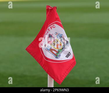 Drapeau d'angle à Oakwell pendant le match Sky Bet League 1 Barnsley vs Portsmouth à Oakwell, Barnsley, Royaume-Uni. 7th mars 2023. (Photo de Mark Cosgrove/News Images) à Barnsley, Royaume-Uni, le 3/7/2023. (Photo de Mark Cosgrove/News Images/Sipa USA) crédit: SIPA USA/Alay Live News Banque D'Images