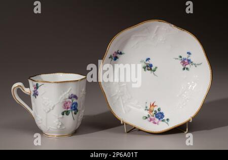 Fabrique de porcelaine de Vincennes, coupe et soucoupe, 1754, porcelaine à pâte molle. Banque D'Images