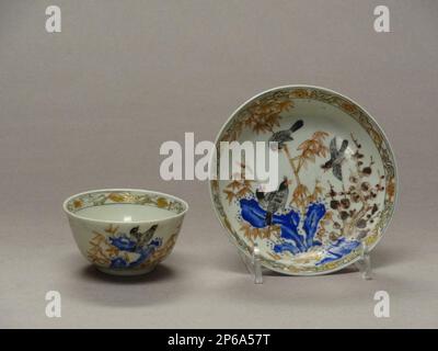 Dynastie Ching, coupe et soucoupe, 19th siècle, porcelaine à pâte dure. Banque D'Images