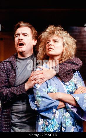 Brian Cox (Johnny), Julie Walters (Frankie) à FRANKIE ET JOHNNY DANS LA CLAIR DE LUNE par Terrence McNally au Comedy Theatre, Londres SW1 14/06/1989 design: Sue Plummer réalisateur: Paul Benedict Banque D'Images