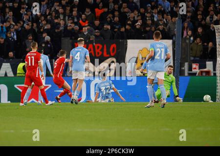 Stadio Olimpico, Rome, Italie. 7th mars 2023. Europa Conference League football; Lazio versus AZ Alkmaar; Milos Kerkez d'AZ Alkmaar marque le but pour 1- 2 dans le crédit de 62nd minutes: Action plus Sports/Alay Live News Banque D'Images