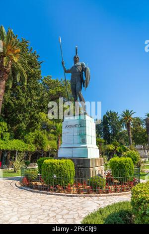 Statue d'Achille dans le jardin de l'Achilleion sur l'île de Corfou Banque D'Images