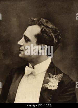 1906 , ITALIE : le plus célèbre artiste italien de changement rapide acteur LEOPOLDO FREGOLII ( 1867 - 1936 ). - ATTORE - TEATRO di VARIETA' - THÉÂTRE - THÉÂTRE - COMICO - comique - café chantant - profilo - profil - ritratto - portrait - trasformata - VAUDEVILLE - Cravatta papill - TIE - fumeurs - BELLE EPOQUE --- Archivio GBB Banque D'Images