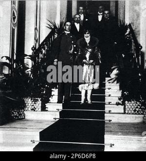 1927 CA , Roma , ITALIE: La princesse italienne MARIANNA GIOVANELLI, née Contessa di SEREGO ALIGHIERI ( 1879 - 1953 ). Marié en 1901 avec le prince ALBERTO GIOVANELLI ( 1876 - 1937 ).grand-mère du prince Carlo Giovanelli ( 1942 - 2016 ), marié en 1966 avec Elettra Maria Marconi , fille du plus célèbre inventeur marchese Guglielmo Marconi . Dans cette photo Marianna Giovanelli avec le Prince UMBERTO di SAVOIA ( plus tard Roi UMBERTO II d'ITALIE en mai 1946 ). - Foto storiche - foto storica - portrait - ritratto - Nogiltà italiana - noblesse - nobili italiani - nobile - BELLE EPOQUE Banque D'Images