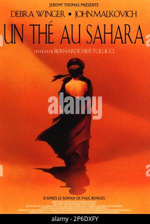 1990 : le film italien il te' NEL DESERTO ( le ciel de mise à l'abri ) par BERNARDO BERTOLUCCI , d'un roman de Paul Bowles , avec Debra Winger et John Malkovich . Publicité française de poster de film ( un thé au Sahara ). - FILM - CINÉMA - affiche pubbliciario - locandina - ITALIE - ITALIA - The' - THEA -- NON DESTINÉ À LA PUBLICITÉ --- NON PER USO PUBBLICITARIO -- - -- -il est interdit de publier l'œuvre- illustration prise hors du contexte de l'affiche -- - Cette photographie ne peut être reproduite que par des publications dans le cadre de la promotion du film ci-dessus. Pour usage éditorial uniquement.--- Banque D'Images