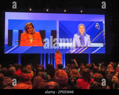 Bruxelles, Belgique. 04th mars 2023. Kathleen Depoorter, membre du Parlement belge, fait l'éloge de Mme Rajavi comme un modèle de leadership féminin, soulignant comment elle permet aux femmes d'être des leaders politiques et de prendre en charge leur avenir. Des femmes de renom d'Europe et des États-Unis ont assisté à la conférence. L'accent a été mis sur le rôle de premier plan des femmes dans la révolution du peuple iranien et leur lutte contre le régime misogyne de l'Iran. L'orateur principal était Maryam Rajavi, présidente élue du Conseil national de la résistance de l'Iran. Crédit : SOPA Images Limited/Alamy Live News Banque D'Images