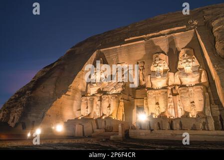 Spectacle son et lumière au temple d'Abu Simbel. Banque D'Images